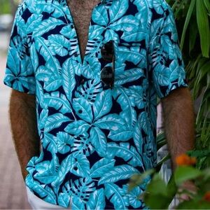 Kenny Flowers  Large Tropical Blue Rayon Button  Hawaiian Golf Shirt Wailea Lei